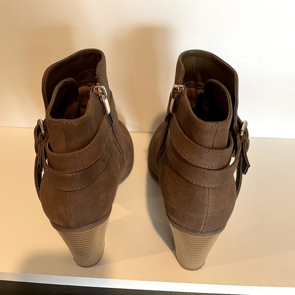 Women’s microsuede ankle boots, wrap-around buckle and strap detail. Women’s 8 - Picture 4 of 10